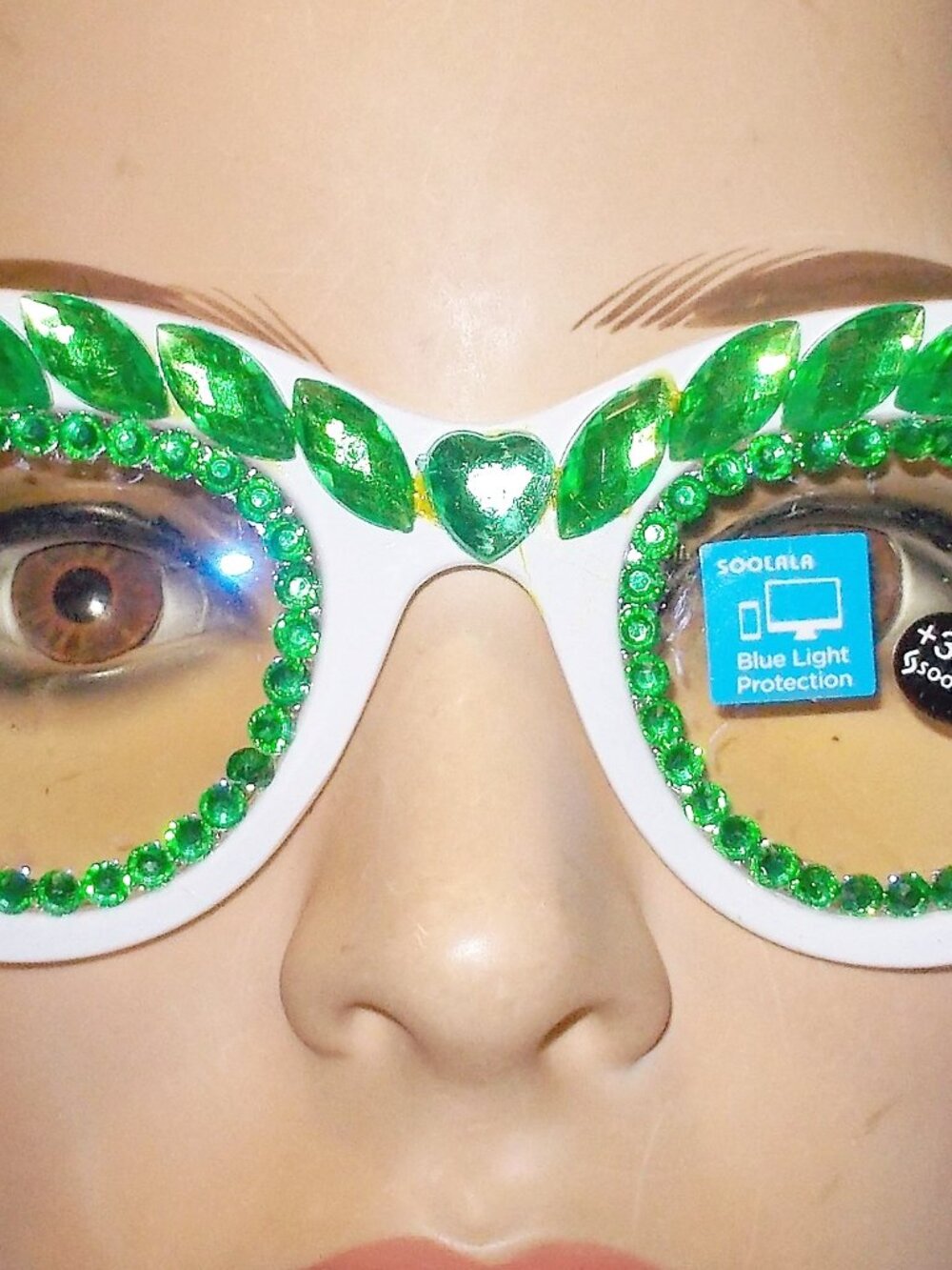 FABULOUS WHITE CATEYE RHINESTONE READING GLASSES 3.00 STRENGTH GREEN STONES